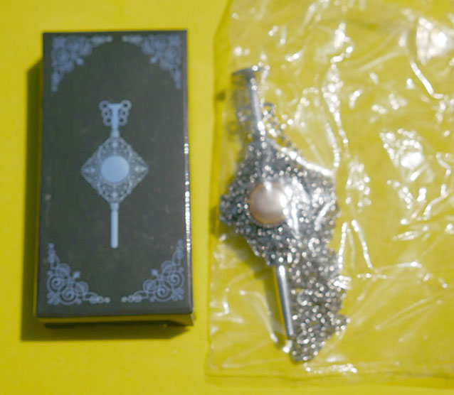 The Noble Collection Grindelwald Pendant (Costume): Amazon.de: Toys